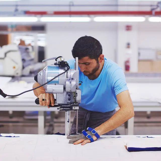 Feaxe Sports - Apparel manufacturing MOQ guide,What is MOQ in clothing,minimum order quantity garment factory,low MOQ clothing manufacturer,economies of scale apparel,50 piece MOQ clothing
